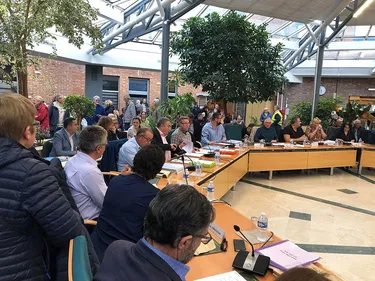 La majorité se morcelle à l’approche des municipales