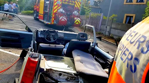 La police, les sauveteurs et les pompiers en démonstration sur le...