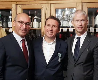 Emmanuel Valloy est devenu Chevalier