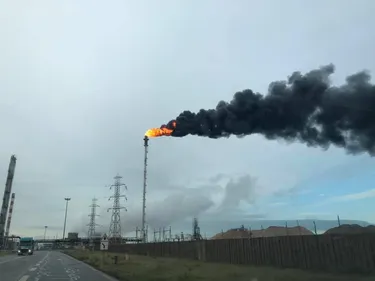 Gros nuage de fumée au dessus de Mardyck