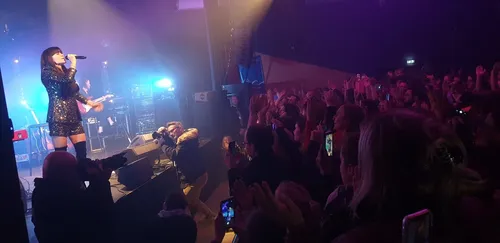 Pendant une heure, Jenifer et ses tubes ont conquis le public de la...