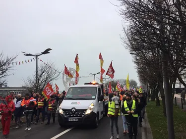 Environ 300 personnes ont défilé en centre ville contre la réforme...