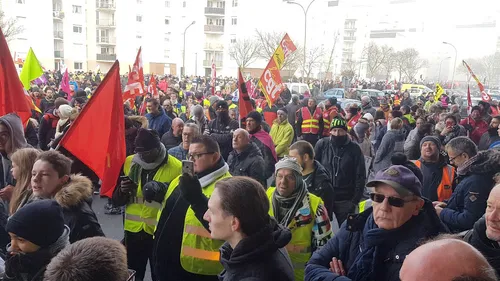 Grève : très forte mobilisation des enseignants, une nouvelle...