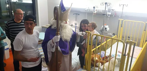 St Nicolas a distribué chocolats et cadeaux aux enfants hospitalisés