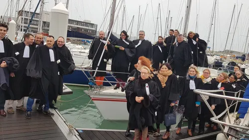 Les avocats lancent (littéralement) une bouteille à la mer