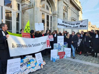 Les avocats demandent au gouvernement de leur "foutre la paix"