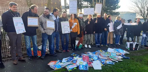 Des profs de collèges et lycées boulonnais manifestent devant...