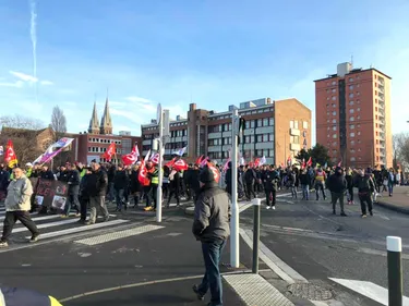 Un millier de manifestants contre la réforme des retraites dans la rue