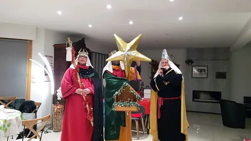 Les Rois Mages passent de maison en maison pour perpétuer une...