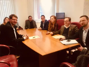 Les avocats poursuivent la grève