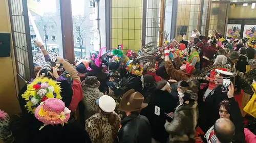 Vous rêvez d'être sur le balcon au moment du jet de harengs ?