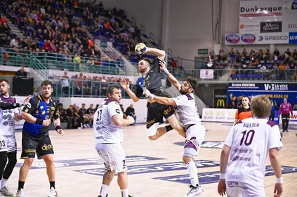 En toute logique, le hand s'y met aussi