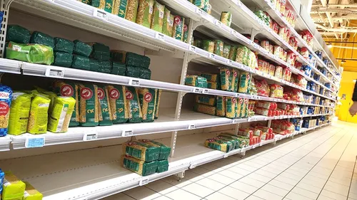 Coronavirus : à Auchan, un pic de clients au rayon pâtes et au...
