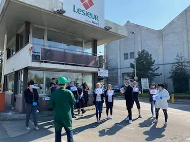 Colère devant l'usine Lesieur