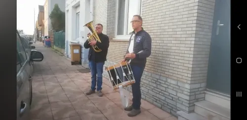 Saint-Pol-sur-Mer : Des musiciens rendent hommage tous les soirs...