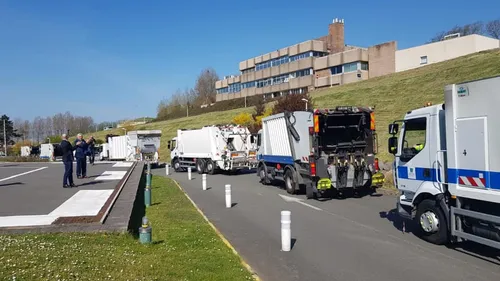 Les agents de la collecte affichent leur soutien au personnel soignant