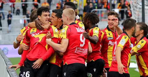 Lens retrouve la Ligue 1, Boulogne et Dunkerque doivent encore...
