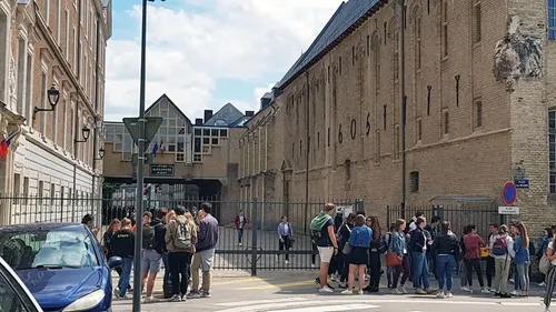 Hector et Eurydice, élèves en terminale, sont soulagés pour le bac