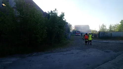 Une ancienne distillerie en flammes près de Craywick