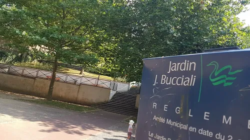 Tempête Eunice: la ville ferme ses remparts, parcs et jardins, la...