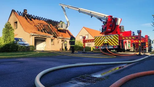 Armbouts-Cappel: un incendie détruit une maison, la famille relogée