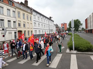 Plus de 400 manifestants pour soutenir les personnels soignants