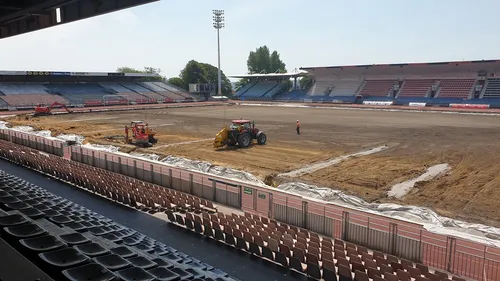 Les travaux pour la nouvelle pelouse hybride ont débuté au stade de...