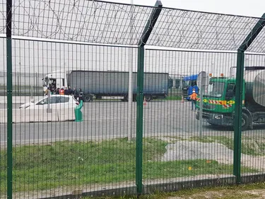 6 migrants retrouvés dans un camion frigorifique