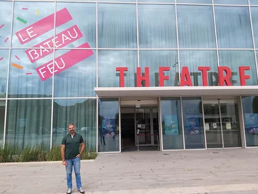 Pour pallier son absence de 6 mois, le Bateau Feu revient avec un...