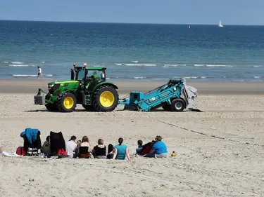 250 à 300 tonnes de déchets sont ramassés chaque été sur les plages...