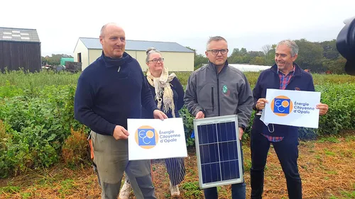 Des habitants débutent la création d’une centrale de panneaux solaires