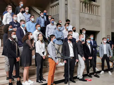 Des jeunes de toute la France choisissent la cité de Jean Bart pour...