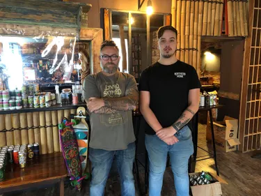 La fermeture à minuit et demi le contraint à baisser le rideau