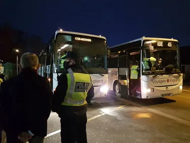 Plus de contrôles dans les bus pour contrôler le respect du port du...