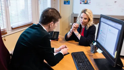 Traîneau volé : arrêté, l'elfe Mesh désigne Mme Noël comme étant le...