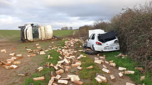 Un accident spectaculaire sur l'A16, 3 blessés légers