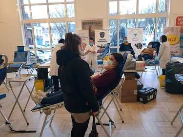 Dépêchez-vous, il y a encore des vies à sauver grâce aux pompiers...