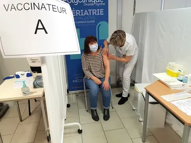 La polyclinique veut lancer la vaccination grand public dès la...