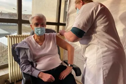 Vaccin : l’hôpital de Dunkerque contraint de reporter les premières...