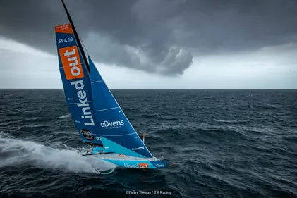 Thomas Ruyant troisième mais à l'arrêt