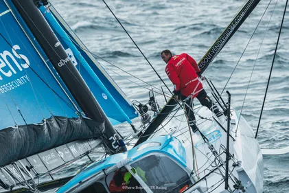 Remontée de l'Atlantique difficile pour Thomas Ruyant