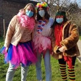 Des étudiantes veulent faire vivre le carnaval sur les réseaux sociaux