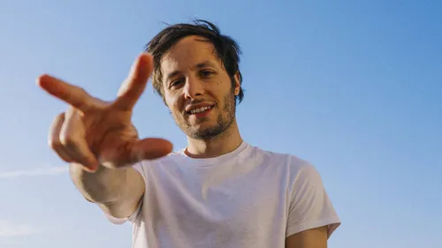 Non, Vianney n'envisage pas de mettre un terme définitif à sa carrière