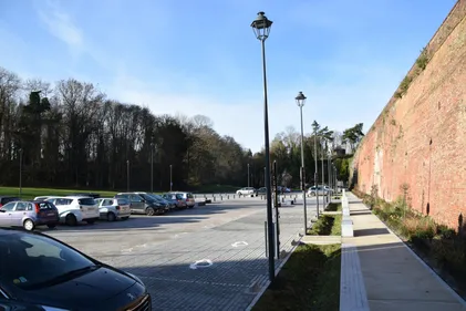 Accès limité aux remparts, des pierre risquent de s'effondrer