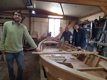 Deux barques pour le domaine de Versailles en construction dans le...