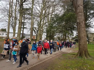 Des centaines de personnes ont marché pour le climat