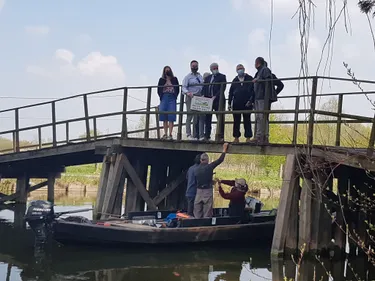 Dans le marais, des panneaux de signalisation pour rappeler la...