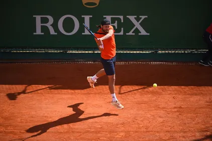 Lucas Pouille réussit son retour sur terre