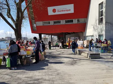 Les Amis de Jacques Bialski offrent des repas et un peu de chaleur...
