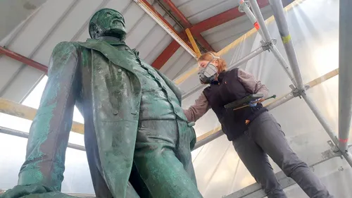 Restaurée, la statue de Mariette retrouvera bientôt sa pyramide